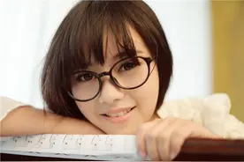 音乐学院校花的学习时光图片