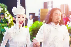 中国著名音乐人，老婆小25岁，与徐静蕾还传过绯闻视频封面