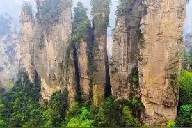 雄壮巍峨的黄石寨，真是世间奇峰！难怪阿凡提在这里飞檐走壁图片