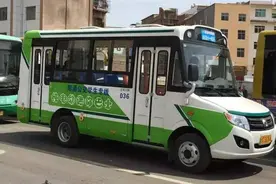 昭通有了学生专线公交车，是纯电动的迷你巴士哦！图片