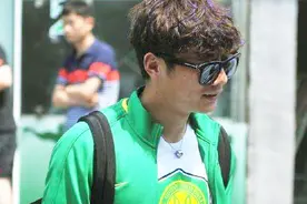 国安左后卫李磊飞机上被带走，暴脾气带到天上，已协商解决视频封面