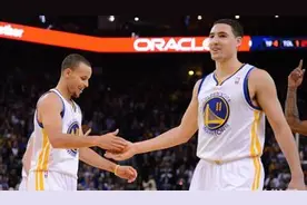 今日大囧  “水花兄弟”用球互砸  笑尿了！图片