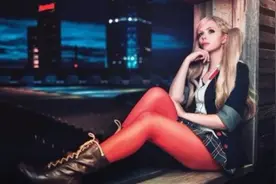  《女神异闻录5》高卷杏新Cos又来了，短裙红丝好美图片