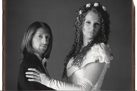 每张照片都有故事？美国高中毕业舞会上的舞伴图片