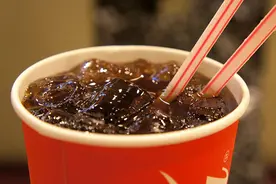 喝下一罐可乐之后，身体到底会发生什么？图片