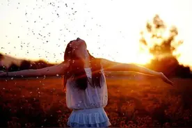 那些容易放得下的恨，都是因为伤得不够深图片