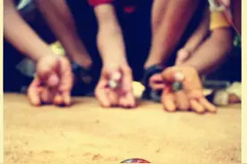 十堰3岁熊孩子因贪玩好奇将玻璃珠塞入肛门图片