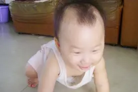 宝宝脑袋后有一圈没有头发，是聪明圈？是秃枕，还是缺钙呢？