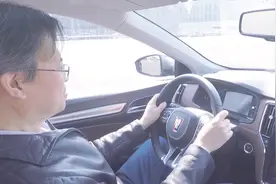 夏东评车：荣威i6动态测评，优异的加速成绩还有不错的舒适性视频封面