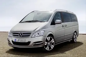 昆凌喜获二胎，周董再当爸爸，座驾升级豪华保姆车