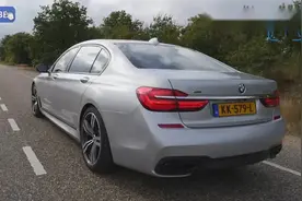 2016款宝马7系德国高速狂飙260Km h，仪表盘太炫酷了