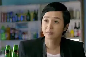 男子见义勇为被捅了一刀，女孩被救却跑了，20年后又相见了视频封面