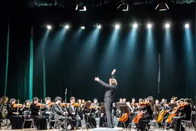 乐队指挥究竟有什么用？没了他，乐队就不能演奏了吗？视频封面