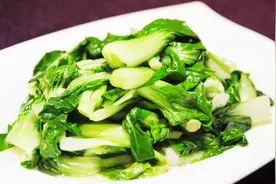 小白菜这么做才是正确，不苦不涩，蒜香浓郁，大人小孩要多吃点视频封面