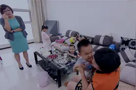 才6岁就如此暴力，长大后也是祸害，妈妈这教育真是慈母多败儿！视频封面