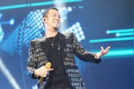 杨坤演唱《游击队之歌》，竟还能这么唱大写的服，好听到想哭视频封面