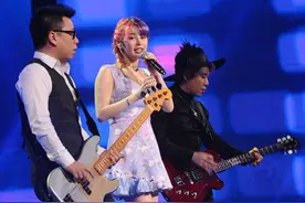 小爱与花儿乐队登《榜上榜》 获校园人气乐队奖图片