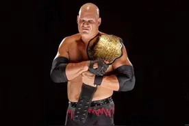 你知道WWE红色杀人魔凯恩是怎么火起来的么？图片