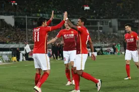 郜林传射高拉特两球 恒大3-0送国安三轮不胜图片