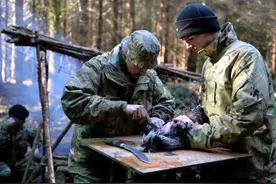 廓尔喀弯刀 4个铁匠花费1整天才能完成1把图片