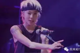 窦靖童能长成“灵魂歌手”，最应该感谢的人是继父李亚鹏图片