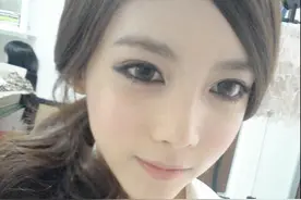 女友一回家就洗澡 我看了她的手机短信后真的发怒了图片