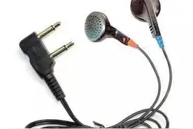 空姐告诉你：机上不可拿走的5件物品图片