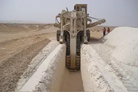 德国百万级别开沟机，开沟管道一气呵成！图片