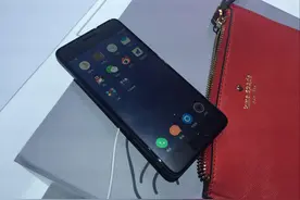 湿手指纹解锁ZUK Z2发布 售价1799元图片