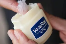 大写污！凡士林不为人知的10个神奇功用，简直好用到让人害怕！图片