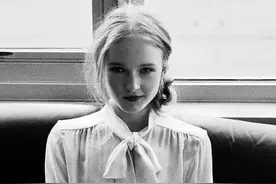 衬衫攻略|胸围不够，领结来凑，再瘦也有女人味！图片