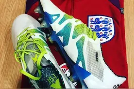 沃尔科特展示最新伪装款阿迪达斯X系列足球鞋图片