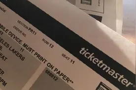 吴楠携女友看“科韦”最后对决图片