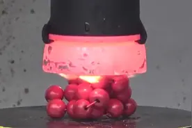 900度的烧红铁块，碾压过的古董手串，还值钱吗？