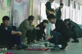于晓光为了给妹妹动手术，把自己的奖牌拿出来卖了，被妹妹看到视频封面