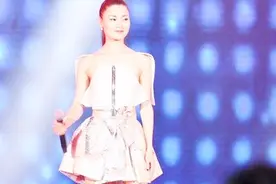 晚上好！亲爱的，睡了吗？一曲醉人的歌陪你入睡，晚安！