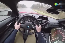 6缸宝马1系和4缸奔驰A级有什么区别，一脚地板油就知道了