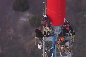 现场实拍，山顶上的高压线塔是如何安装的