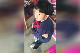 弟弟犯错怕挨打每次都往哥哥怀里跑，太有爱了啊视频封面