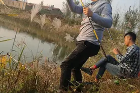 如果鱼钩挂草了就这样做，跟我学，准没错！