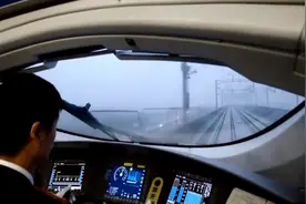 我国全球领先的动车高铁来之不易，驾驶员要凌晨三点上班视频封面