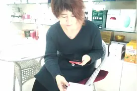 怎么辨别韩妆真伪？用手机扫码究竟能不能辨别出韩妆的真伪呢？视频封面