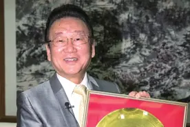 蒋大为捐赠金唱片奖图片