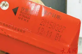 女子面馆吃饭喝到过期饮料 店方“一赔二”令顾客不满图片