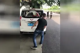 以后想捡手机就用这招 百试百灵啊 不灵就挨揍吧