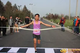 绵竹：玫瑰路上 让马拉松与春天来一场美丽邂逅图片