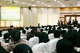 主持人小么哥到聊城大学了，这个问题该有台长回答视频封面