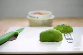教你快速剥出一颗完美的牛油果图片