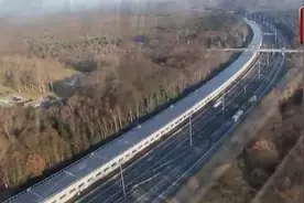 德国太阳能高速公路，一年的发电量够500万人的用电