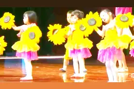 幼儿舞蹈《爱我你就抱抱我》视频封面